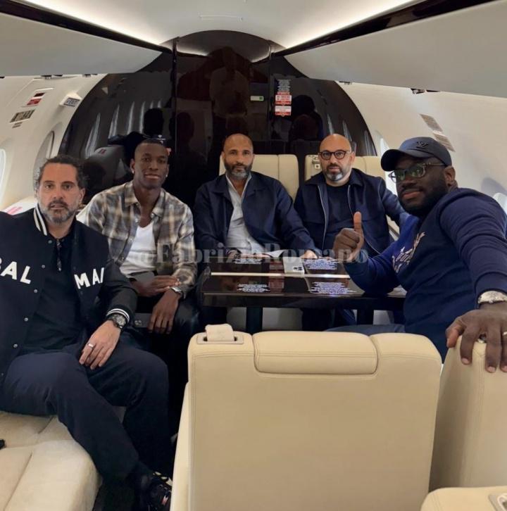 队危 速归？德拉普伤缺6-8周，而杰克逊现正坐飞机前往慕尼黑签约